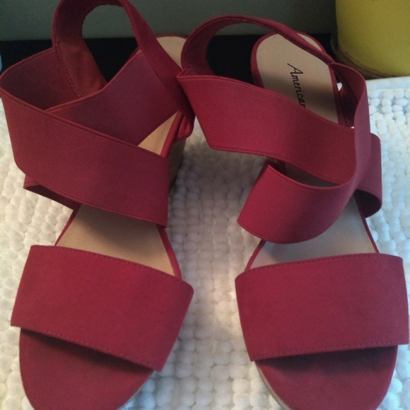 American Eagle wedge Red sandals - Picture 5 of 10